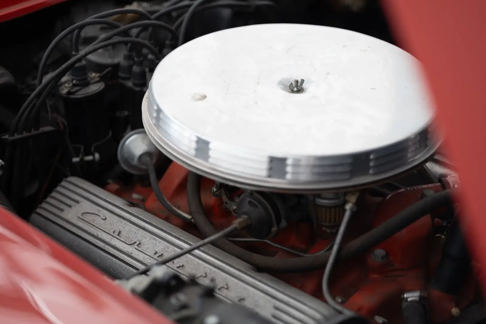 V8 engine compartment