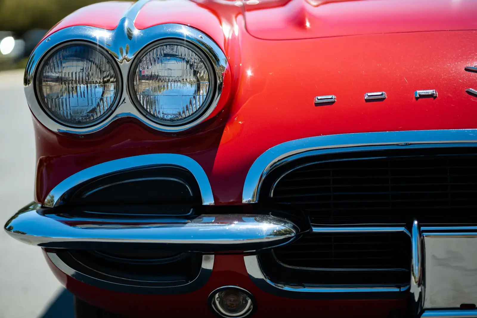 Headlamps & chrome on the 1961 Corvette